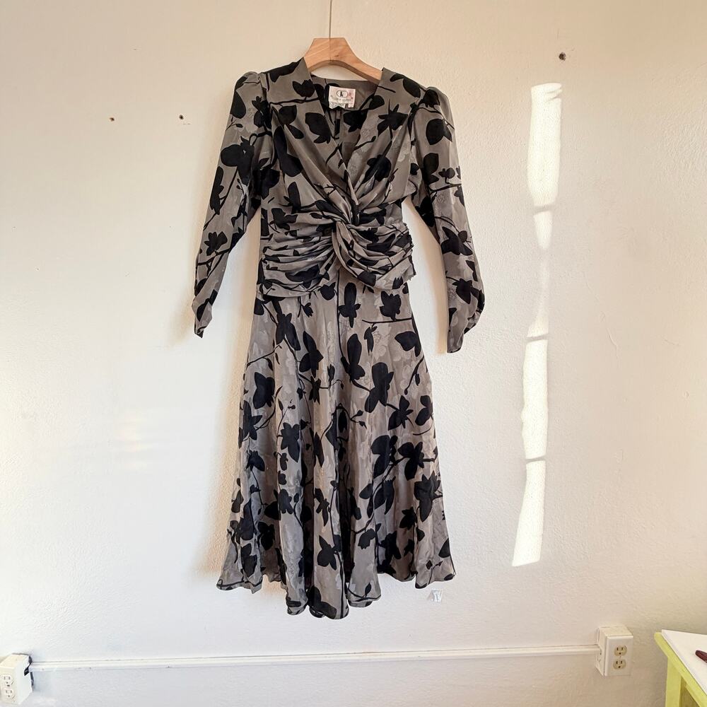 Flora Kung 100% Silk Floral Print Two Piece Skirt Set Vintage Size 2 Gray Black